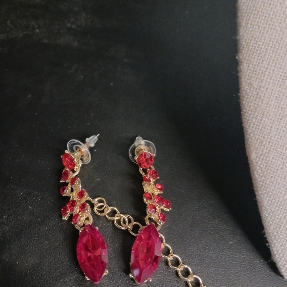 NWOT Brilliant Red crystal floral teardrop 3 piece set - Picture 3 of 4